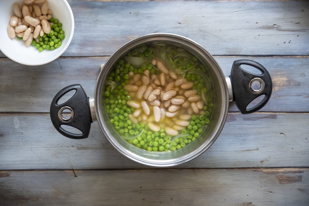 Zuppa fredda di piselli e fagioli cannellini 4 fagioli cannellini quattro