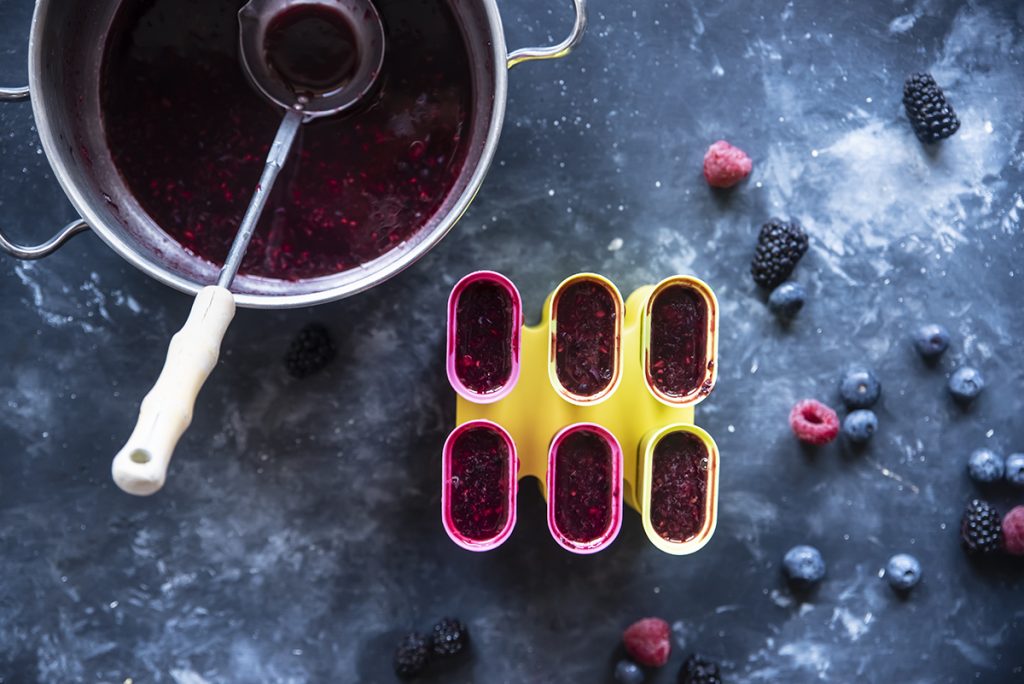 La ricetta dei ghiaccioli ai frutti di bosco 4 frutti di bosco tre