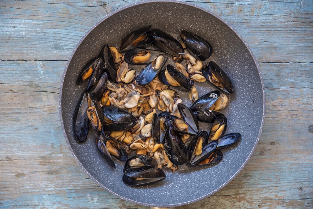 Paella di pesce: ingredienti e ricetta originale 5 paella leggera cozze