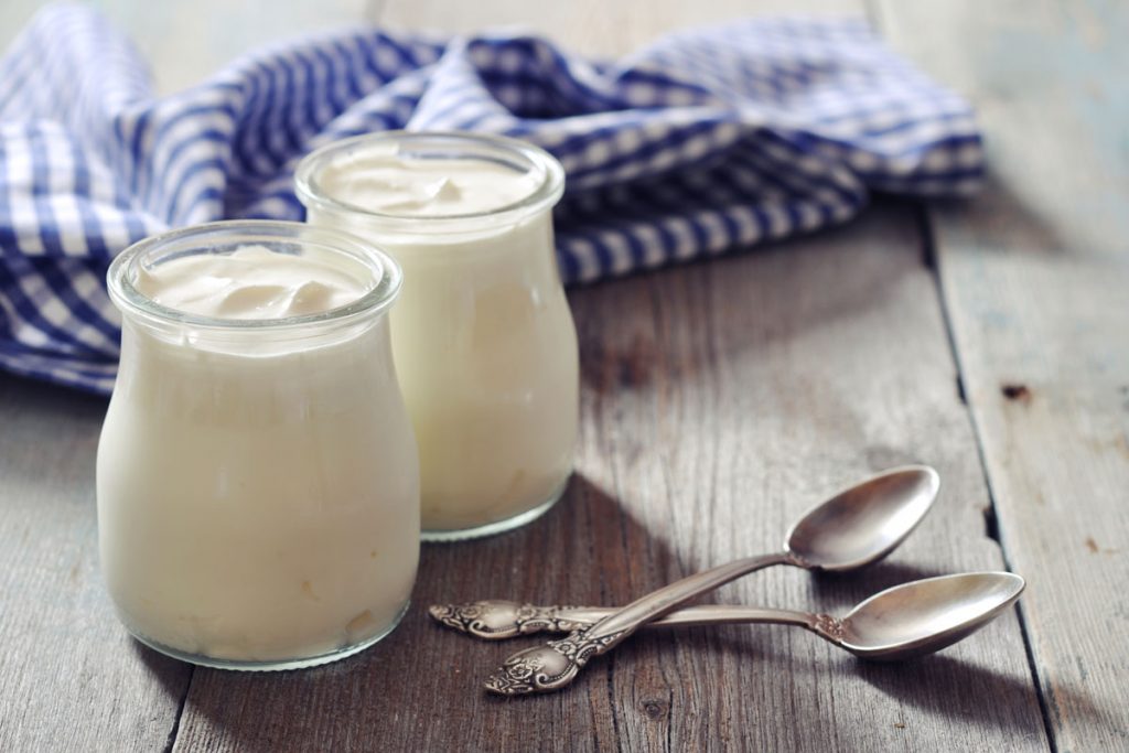 Pancia gonfia d'estate? Ecco i cibi per combatterla 5 pancia gonfia yogurt fermenti lattici