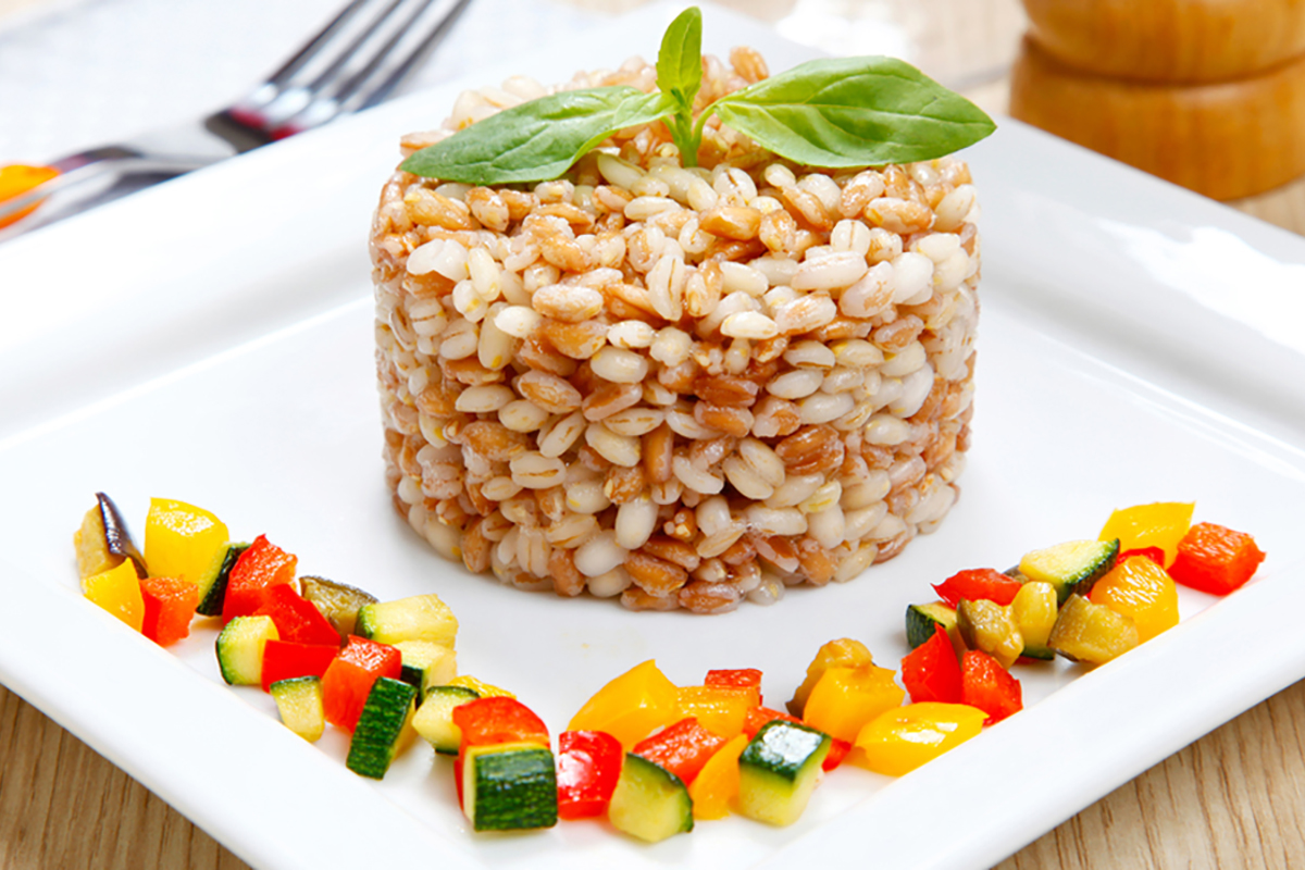 Ricette con farro: le migliori idee fresche e gustose 10 ricette con farro farro con zucchine e pomodori essiccati