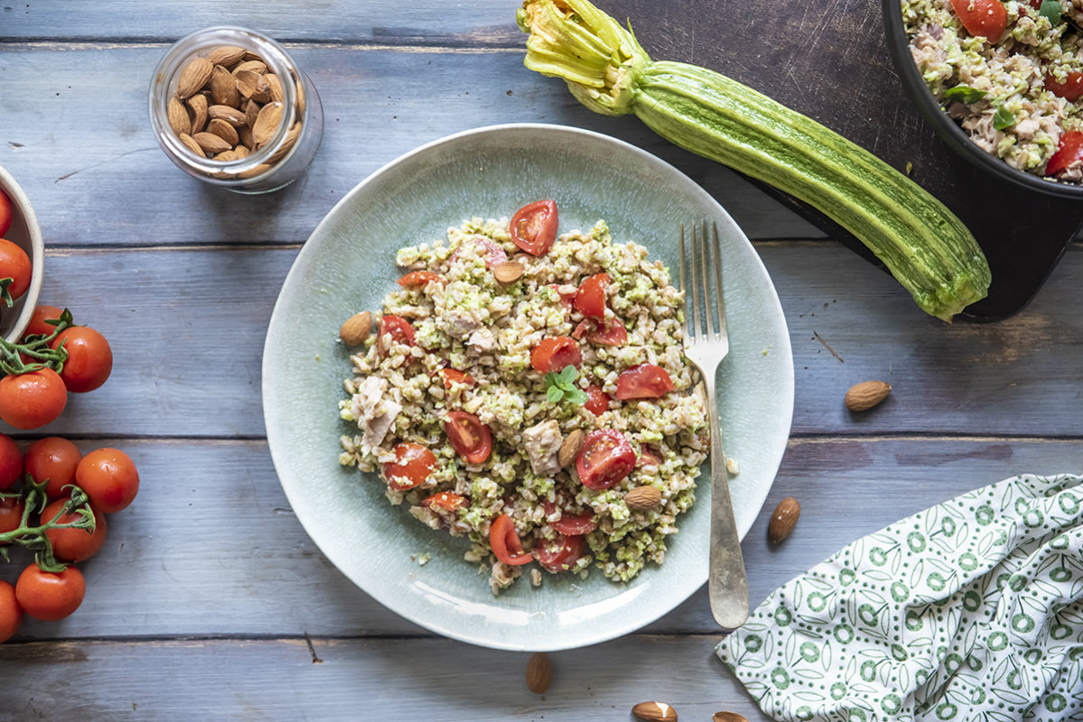 Ricette con farro: le migliori idee fresche e gustose 3 ricette con farro insalata di farro tonno e pesto di zucchine alle mandorle