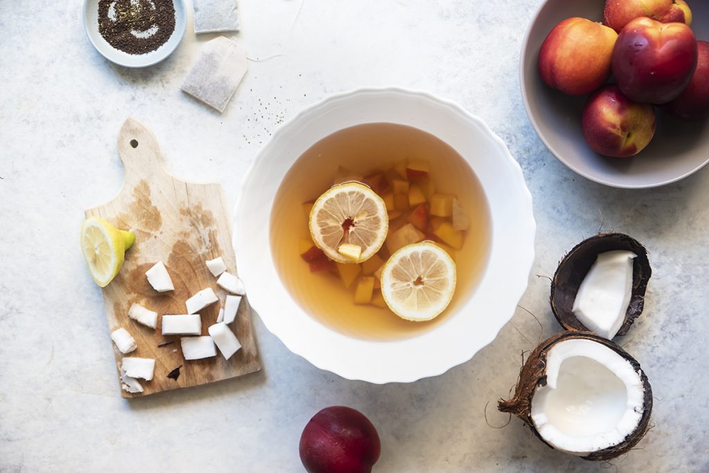 Tè bianco con pesche, cocco, limone, menta 2 te bianco con pesche cocco limone menta infusione