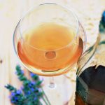 Tè verde con lavanda e riso soffiato: una bevanda rinfrescante 1 te verde freddo lavanda e riso soffiato