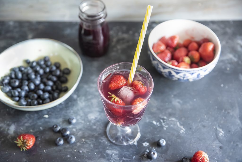 Tè freddo: 10 ricette per prepararlo in casa 2 te verde con succo di mirtillo fragole cardamomo