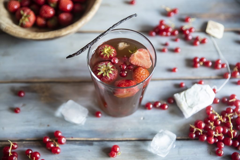 Tè freddo: 10 ricette per prepararlo in casa 6 te all earl grey con vaniglia fragole ribes