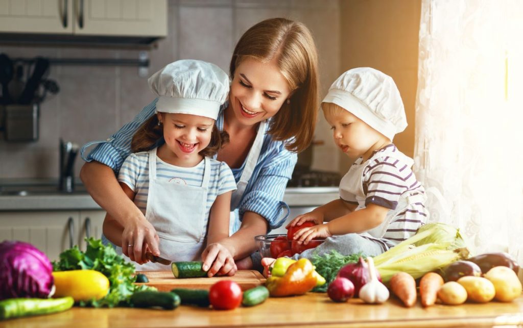 Far mangiare i bambini piccoli: le migliori strategie 2 bambini cibo sperimentare