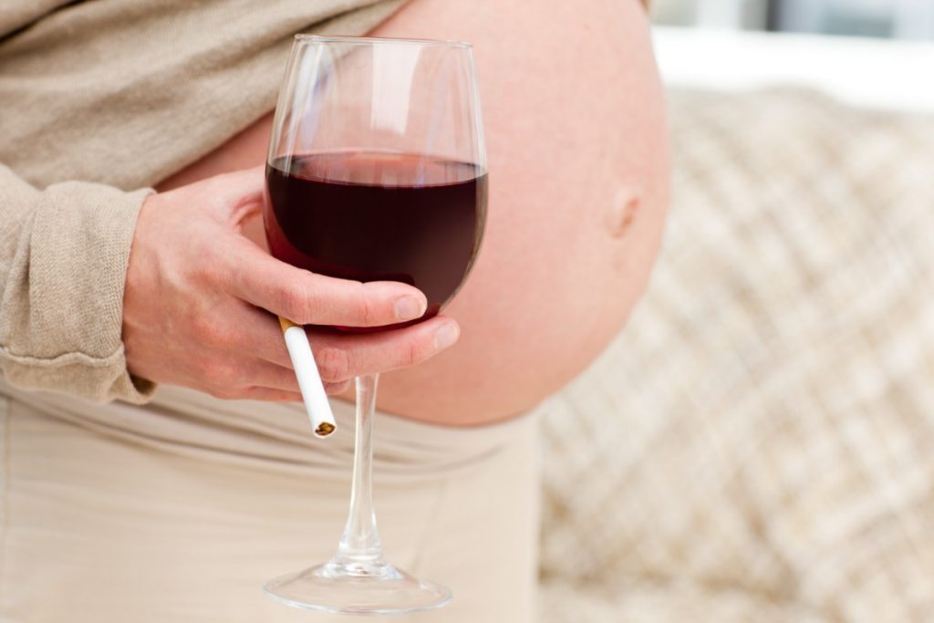 Stile di vita in gravidanza: comportamenti da adottare per te e tuo figlio 2 gestione della gravidanza: fumo e alcol