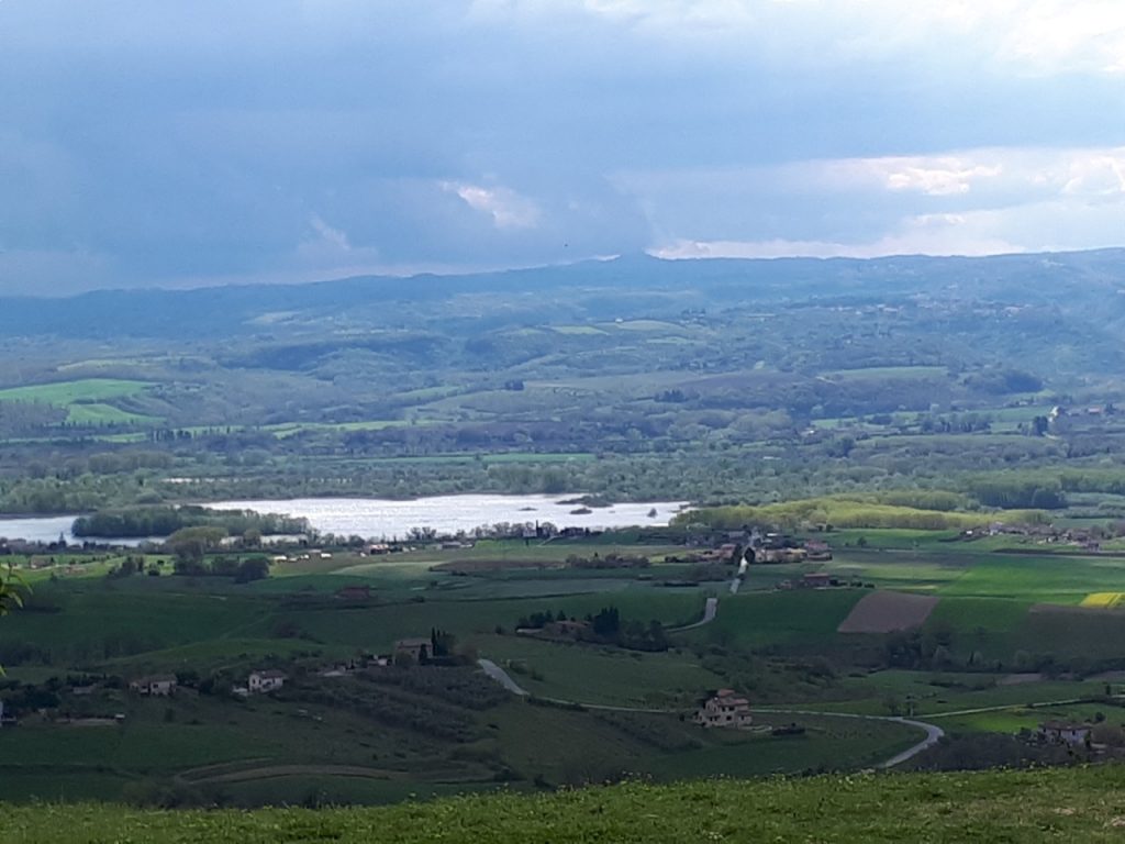 Umbria: a zonzo nel cuore verde dell’Italia 22 oasi wwf di alviano vista dal casale prato delle coccinelle