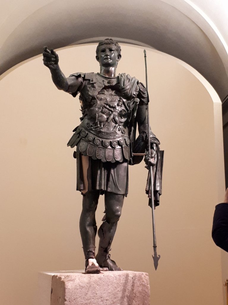 Umbria: a zonzo nel cuore verde dell’Italia 6 umbria amelia statua germanico