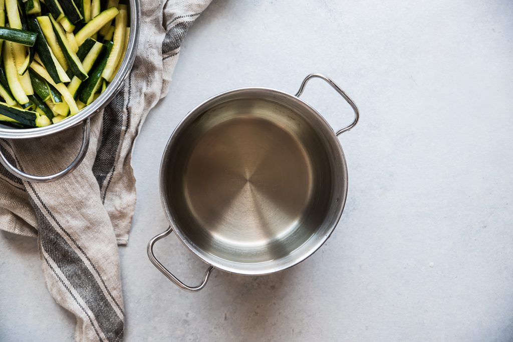 Zucchine sott'olio: la ricetta facile e gustosa 5 zucchine sottolio quattro