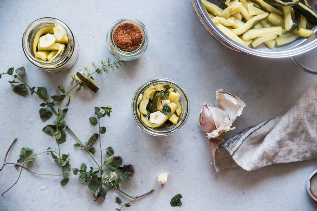Zucchine sott'olio: la ricetta facile e gustosa 6 zucchine sottolio sei