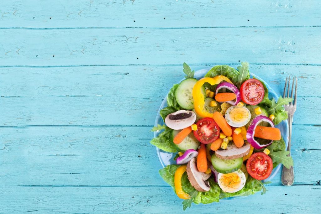 Nuoto libero in piscina: cosa mangiare prima e dopo, per un allenamento sicuro 2 alimentazione-piscina