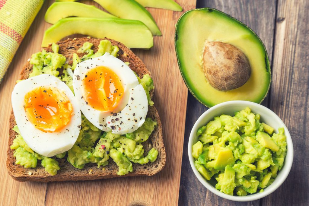 Un avocado al giorno tiene sotto controllo i livelli del colesterolo “cattivo” 1 avocado abbassa colesterolo cattivo