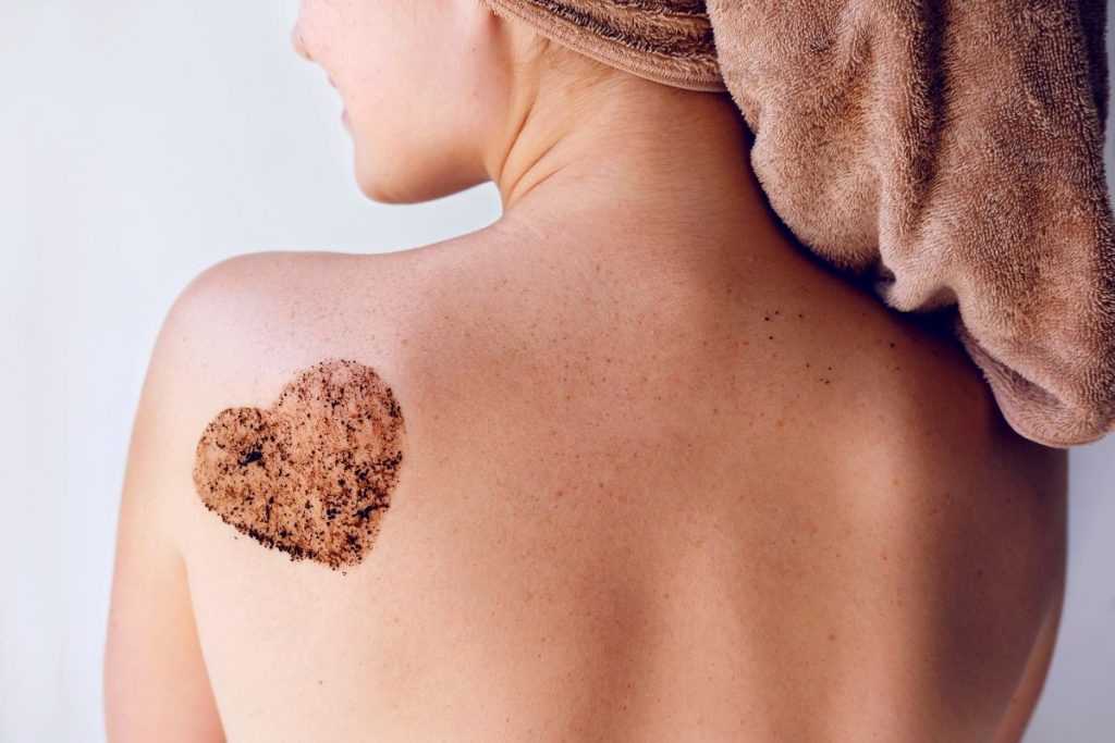 Gli straordinari benefici del caffè per la pelle di viso e corpo 1 caffè-benefici-pelle-capelli-corpo