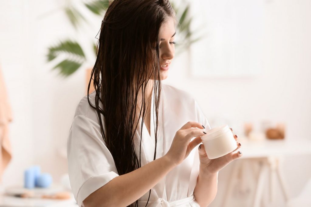 Capelli crespi: rimedi dolci e naturali per l’inverno 2 capelli-crespi-maschera-fai-da-te
