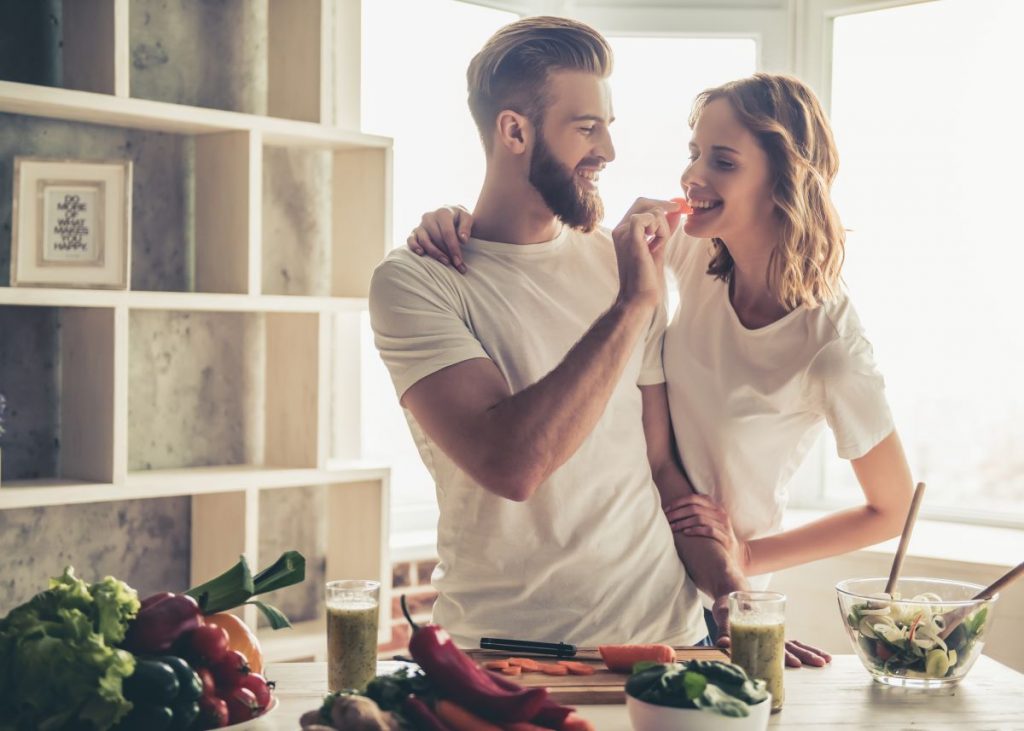 Il modo migliore per dimagrire è fare la dieta in coppia. Ce lo conferma un nuovo studio scientifico 2 dieta - coppia