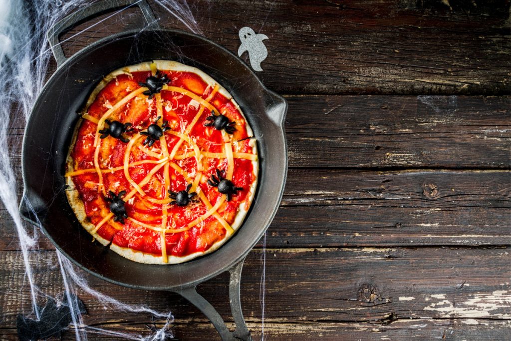 Halloween: pizzette mostruose per la festa dei tuoi bambini 1 halloween pizzette ragnatela