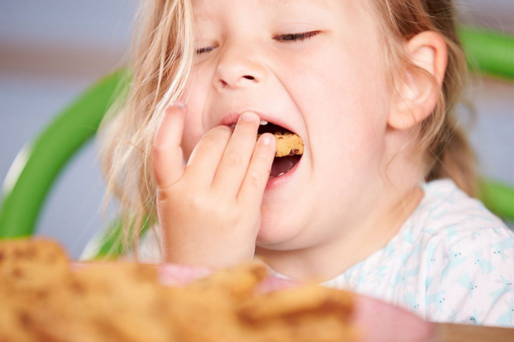 Istat: in Italia un minore su 4 è in sovrappeso, la maggior parte non pratica sport 1 bambini e adolescenti sovrappeso: importanza merenda sana