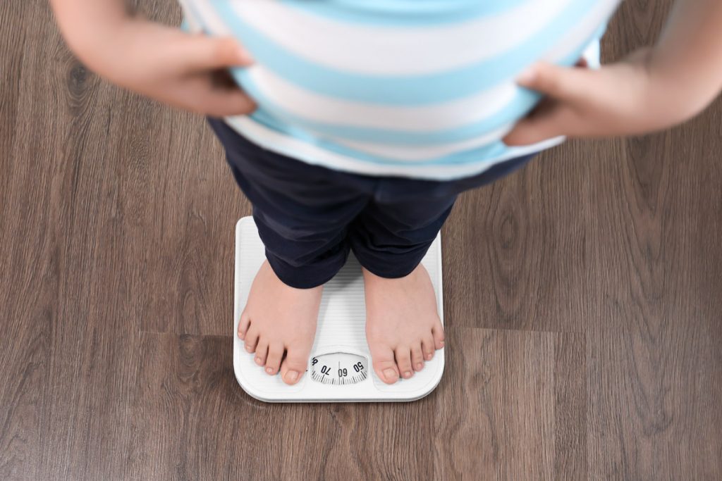 Obesità: il decalogo per combatterla con l'alimentazione sana e la dieta 1 obesità infantile in aumento nel mondo