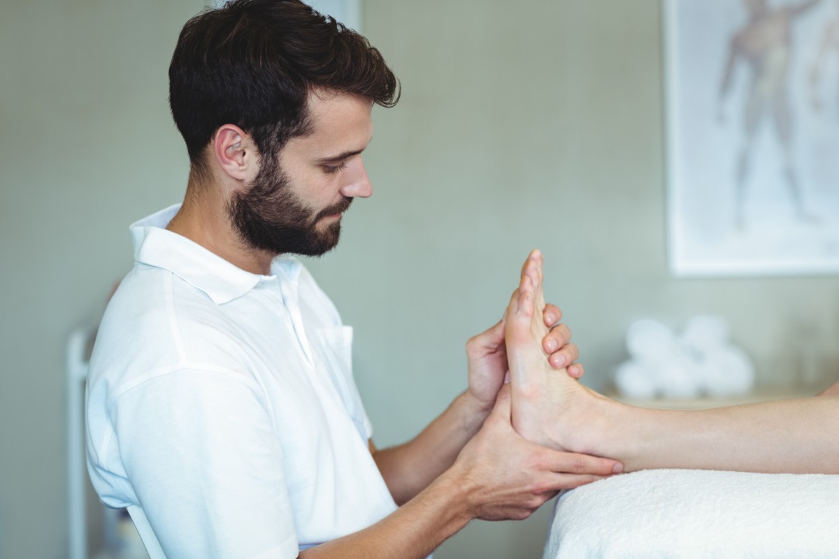 riflessologia plantare: che cos'&egrave;, come funziona una seduta, mappa del piede, benefici e mappa del piede, controindicazioni e costo