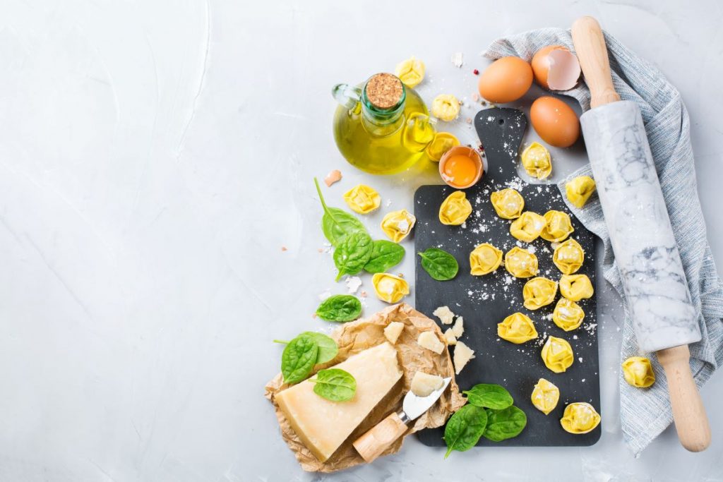 Tortellini senza maiale: si può fare? Storia e sapori della tipica pasta bolognese 1 tortellini