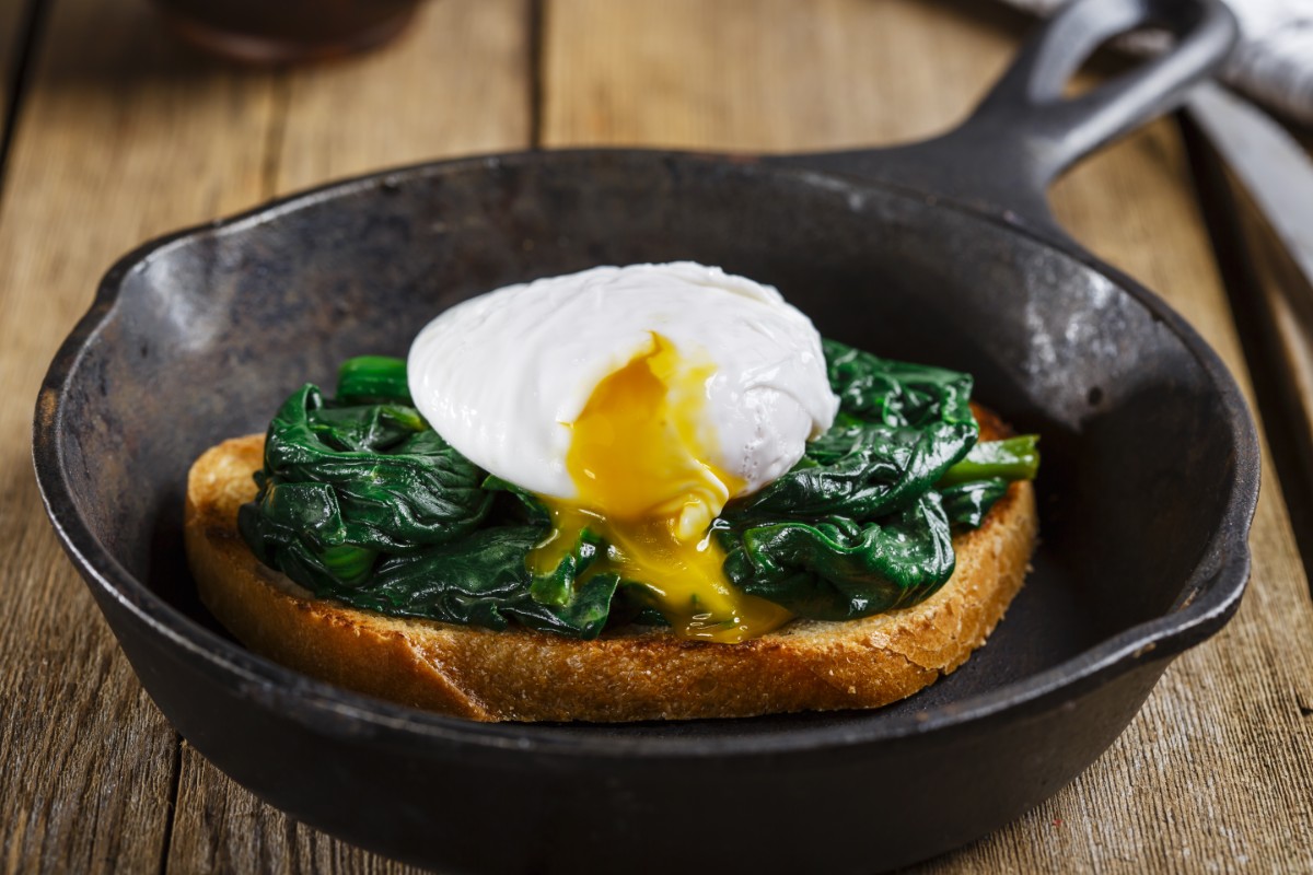 Ricette con spinaci: proposte veloci e sane per fare il pieno di vitamine 23 ricette con spinaci: bruschetta spinaci e uova