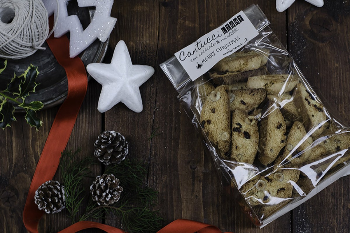 Biscotti di Natale: ricette sane e golose da preparare in casa 2 cantucci con nocciole mirtilli