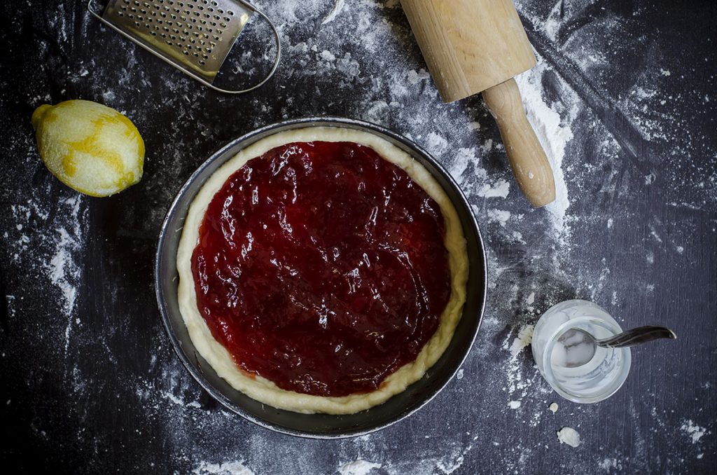 Crostata light con marmellata e yogurt e senza burro 7 crostata light marmellata teglia