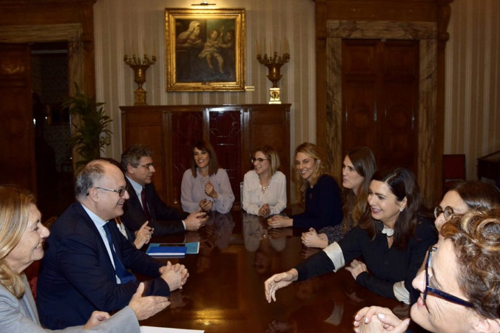 Tagliata la Tampon tax: l'Iva passa dal 22% al 5% sugli assorbenti biodegradabili 1 Tampon tax Iva al 5 per cento: incontro ministero