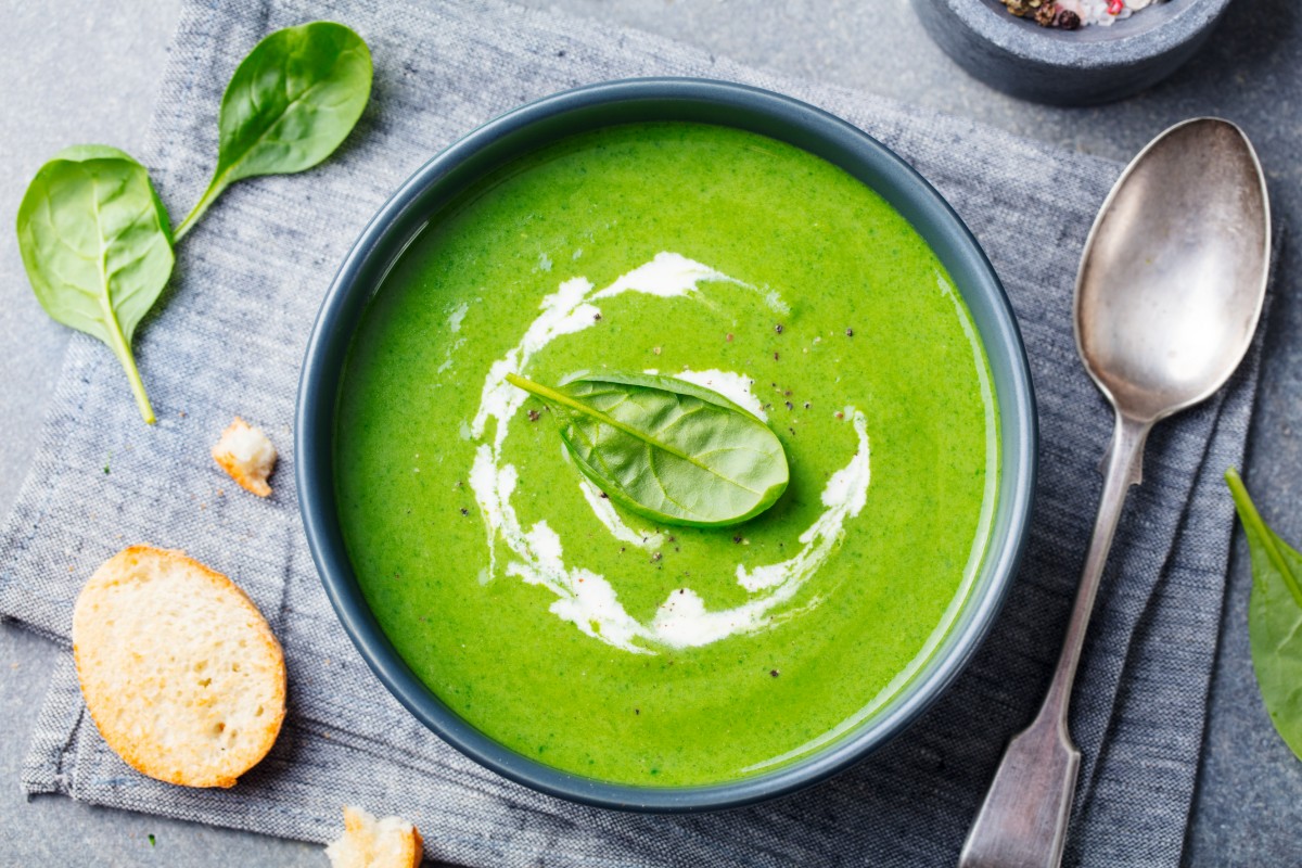 Ricette con spinaci: proposte veloci e sane per fare il pieno di vitamine 7 ricette con spinaci: vellutata di spinaci