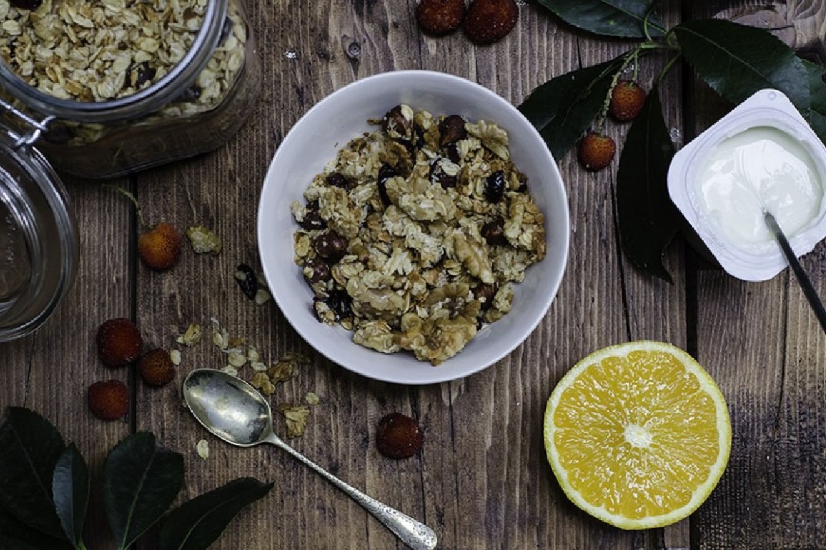 Avena a colazione: ricette sane e golose 2 granola con avena e frutta