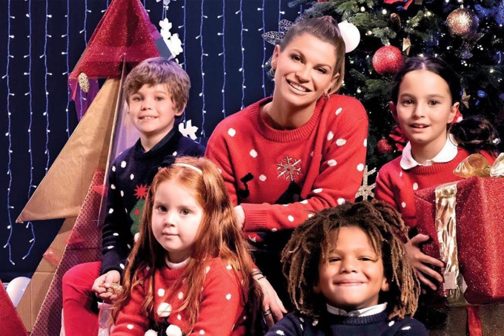Oggi è il Christmas Jumper Day: indossa il tuo maglione di Natale e regala un sorriso ai bambini 1 christmas jumper day maglione ovs alessandra amoroso