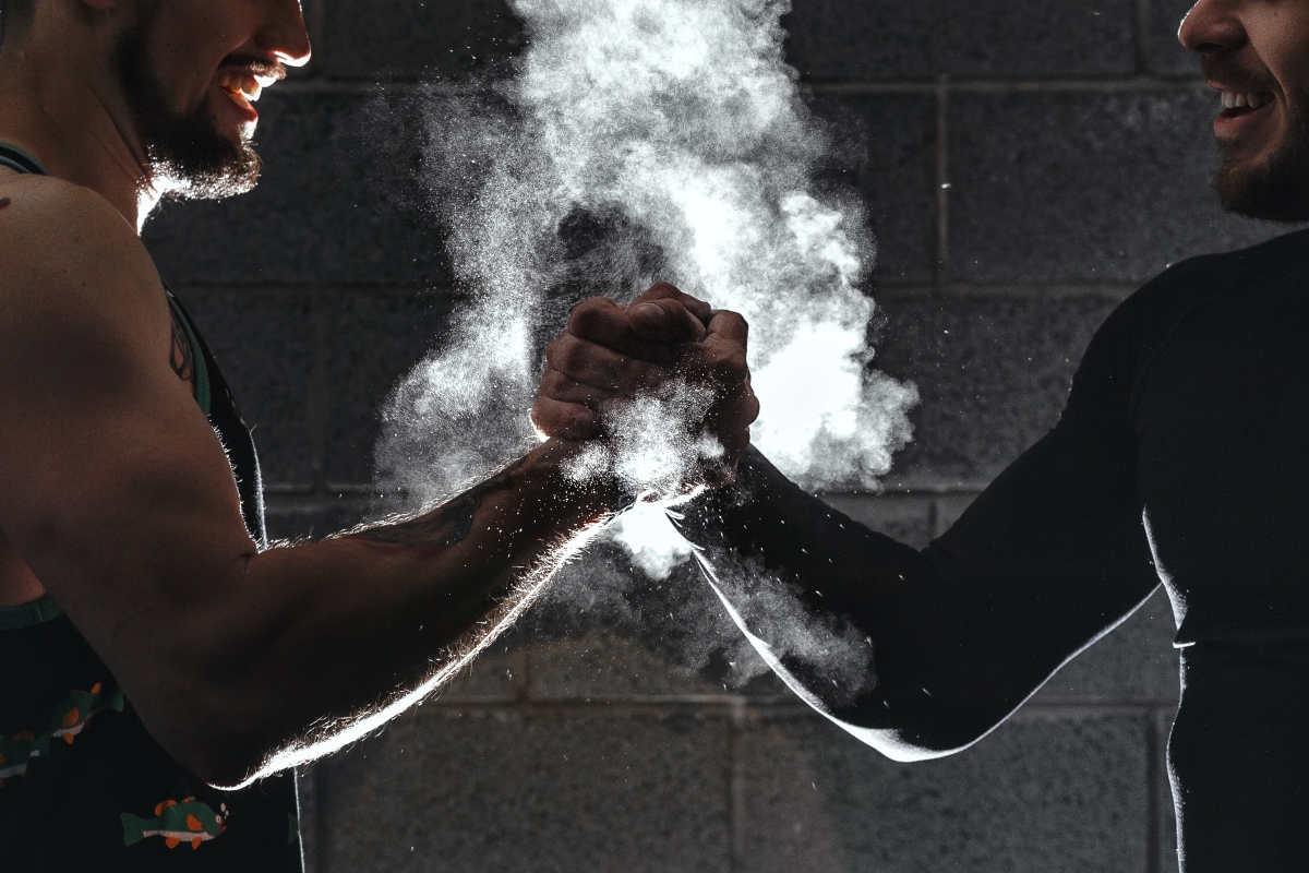 CrossFit: cos’è, allenamento ed esercizi, benefici, cosa mangiare e controindicazioni 6 crossfit: allenamento
