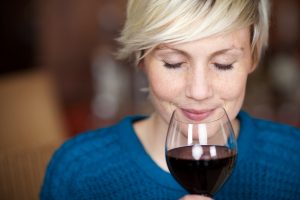 Dieta e vino vanno d&rsquo;accordo? Bere vino fa ingrassare? Quante calorie in un bicchiere?