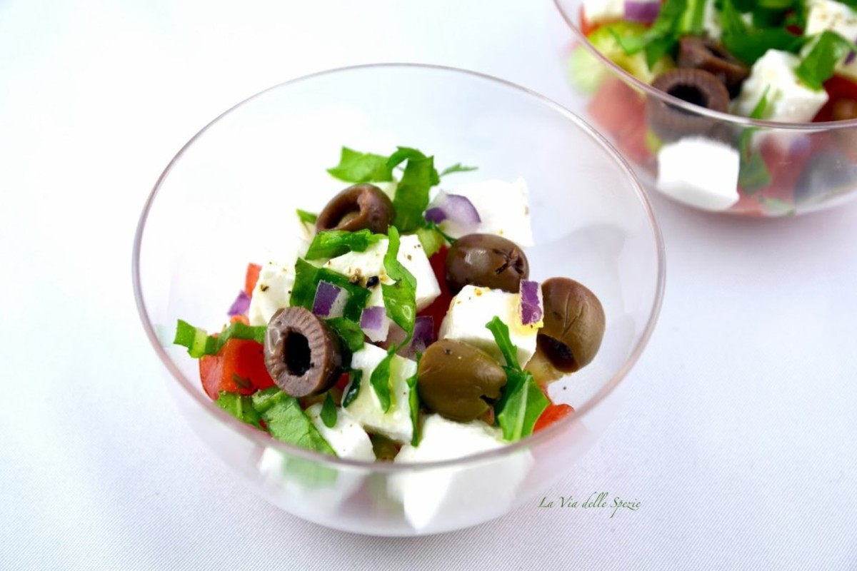 Bicchierini per finger food, le ricette da mangiare in piedi 5 insalata greca
