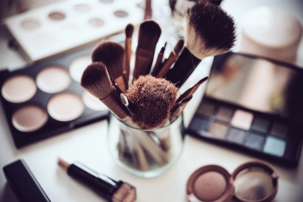 Prodotti e accessori make up: rischio batteri se usati dopo la scadenza e non puliti 1 prodotti accessori make up rischio contaminazione batteri