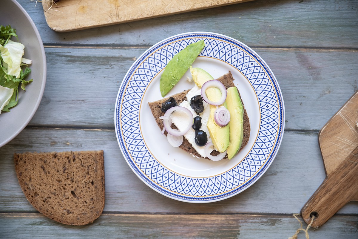 Ricette con olive: 20 proposte per gustarle anche a dieta 6 panino feta avocado cipollotto olive nere