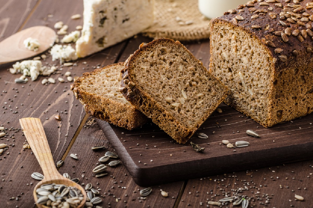 10 cibi da non tenere mai in frigo: scopri quali sono 7 cibi da non tenere in frigo: pane