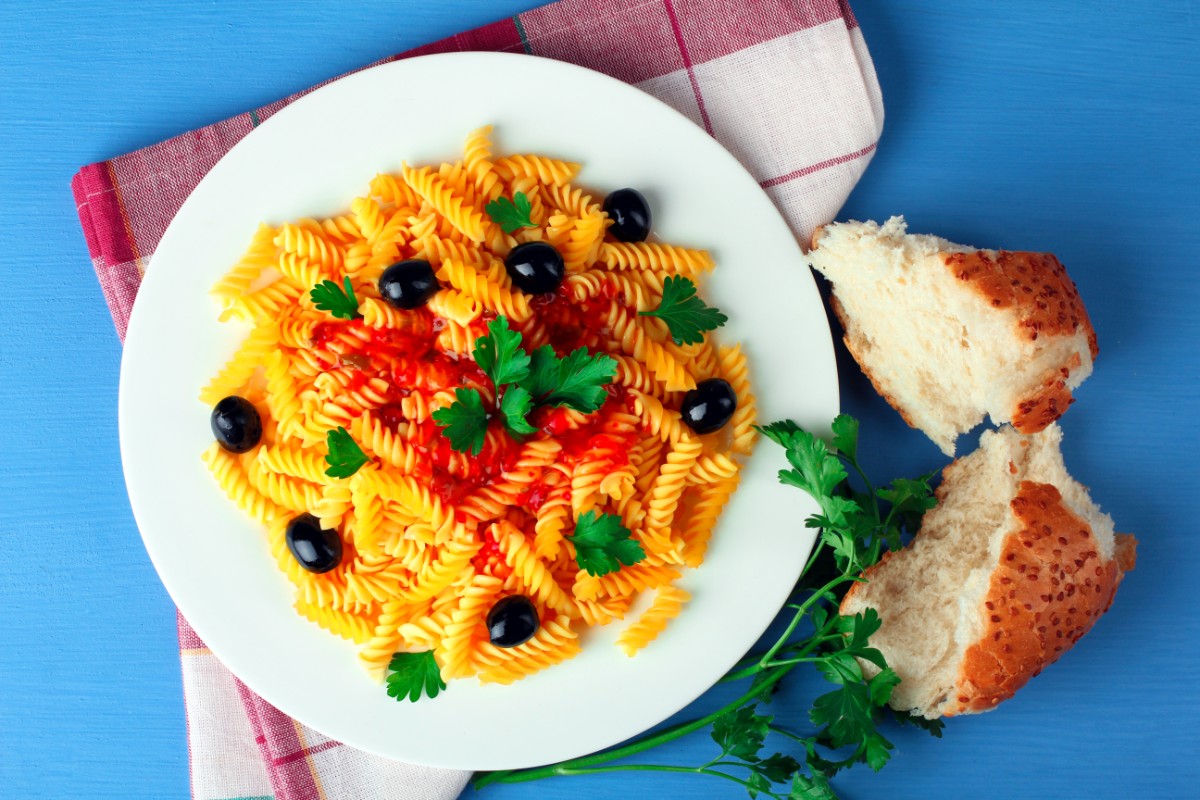 Ricette con olive: 20 proposte per gustarle anche a dieta 13 Fusilli alle olive nere