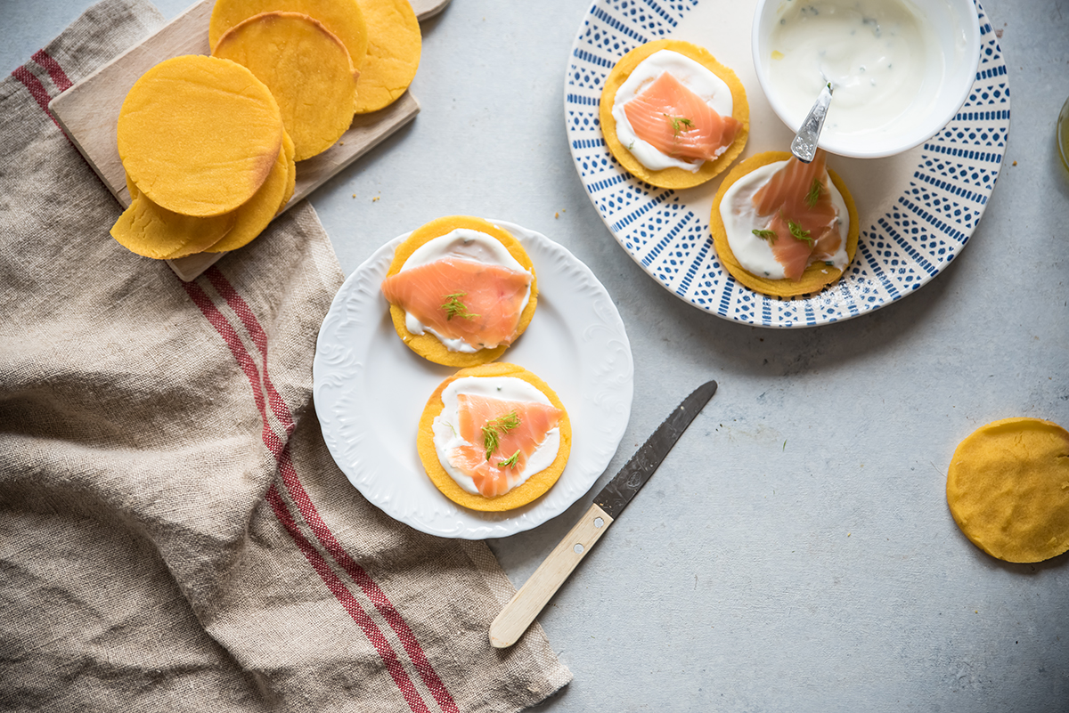 Ceci, mais, riso: 3 farine non di frumento da provare. I benefici e 3 ricette 2 gallette di mais fatte in casa