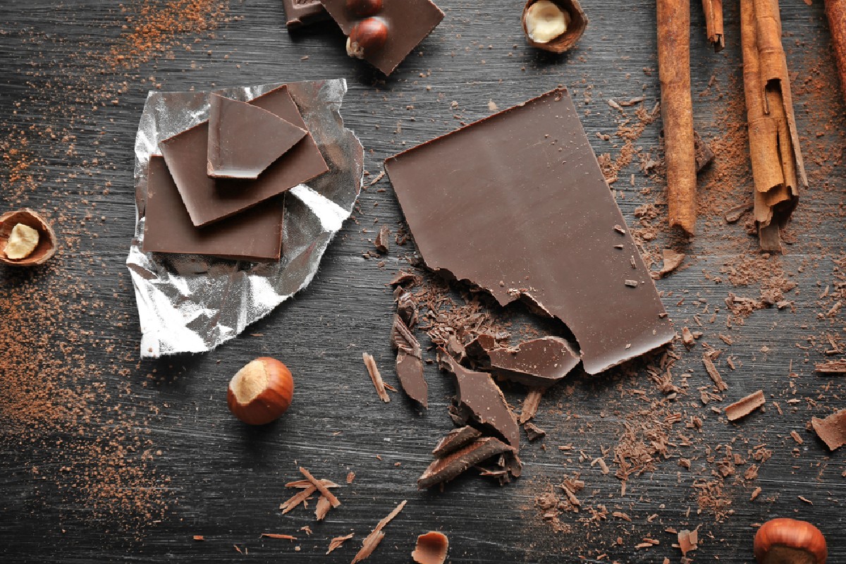 10 spuntini sani e light per evitare i cali di zucchero 1 cioccolata fondente