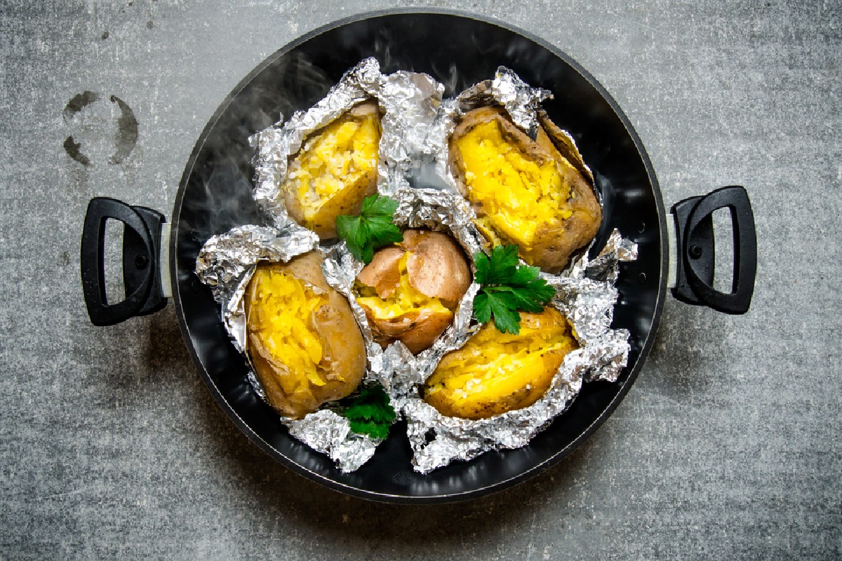 10 cibi da non tenere mai in frigo: scopri quali sono 3 cibi da non tenere in frigo: patate
