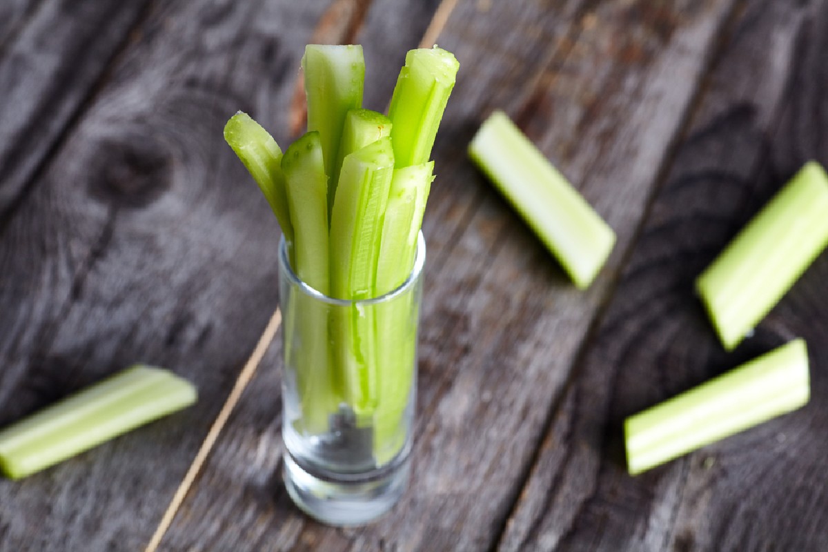 10 spuntini sani e light per evitare i cali di zucchero 6 sedano