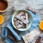 Chiacchiere al cioccolato: la ricetta di Carnevale a prova di dieta 1 Chiacchiere al cacao light