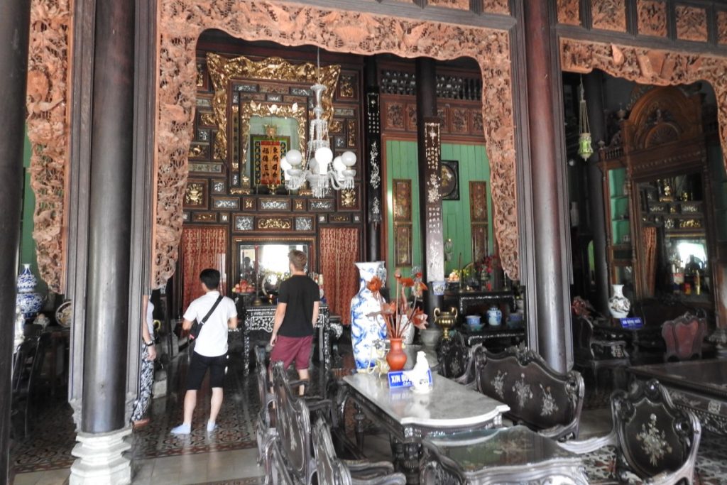 Viaggio in Vietnam: il Sud e il Centro tra templi, mare, frutta esotica e grattacieli 20 binh thuy casa film lamante 2