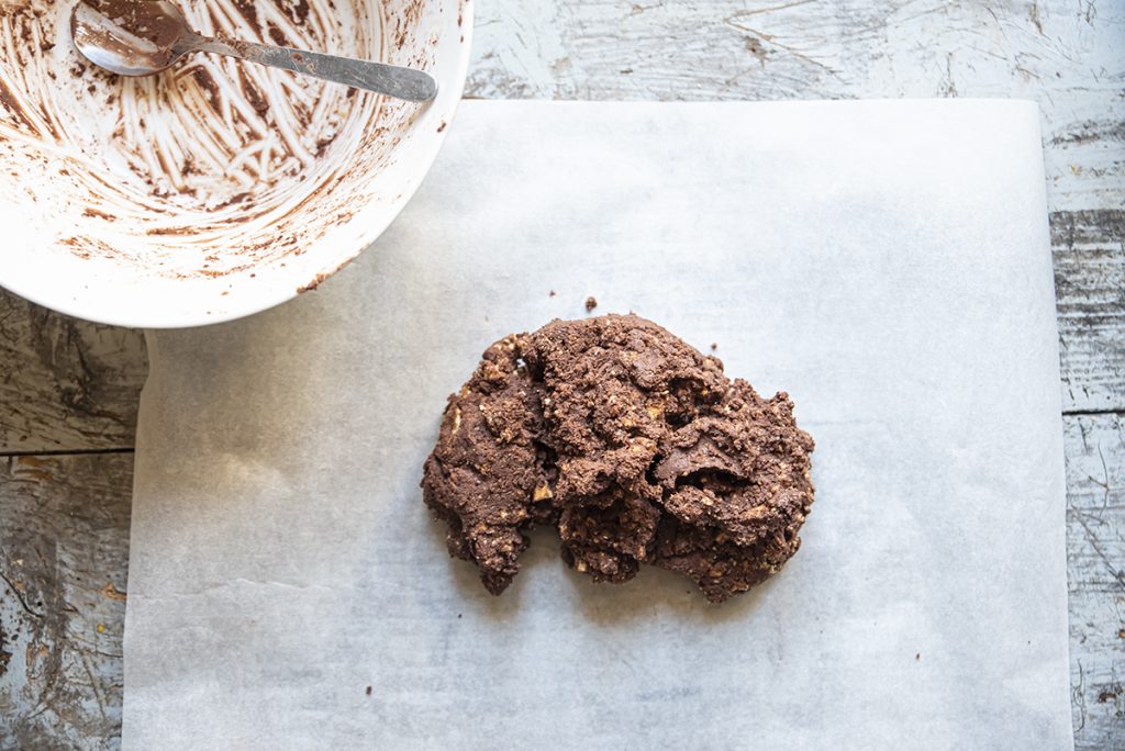 Salame di cioccolato light, senza burro e uova 4 biscotti carta forno