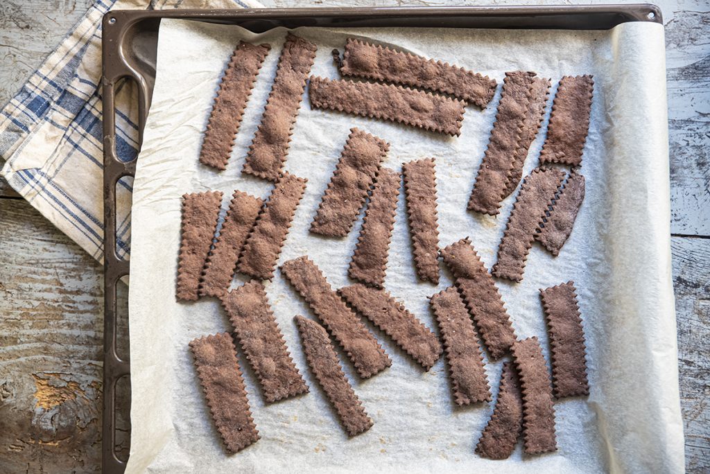 Chiacchiere al cioccolato: la ricetta di Carnevale a prova di dieta 6 chiacchiere croccanti