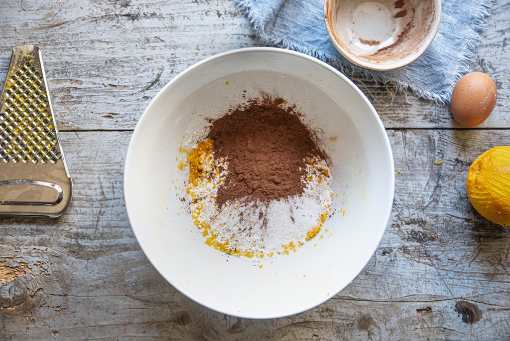 Chiacchiere al cioccolato: la ricetta di Carnevale a prova di dieta 2 chiacchiere scorza cacao
