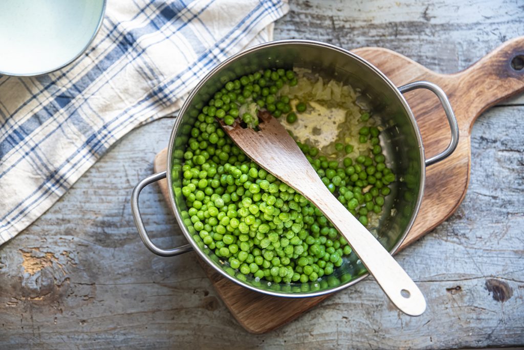 Pasta e piselli, ricetta con foto passo passo 3 cipolla e piselli